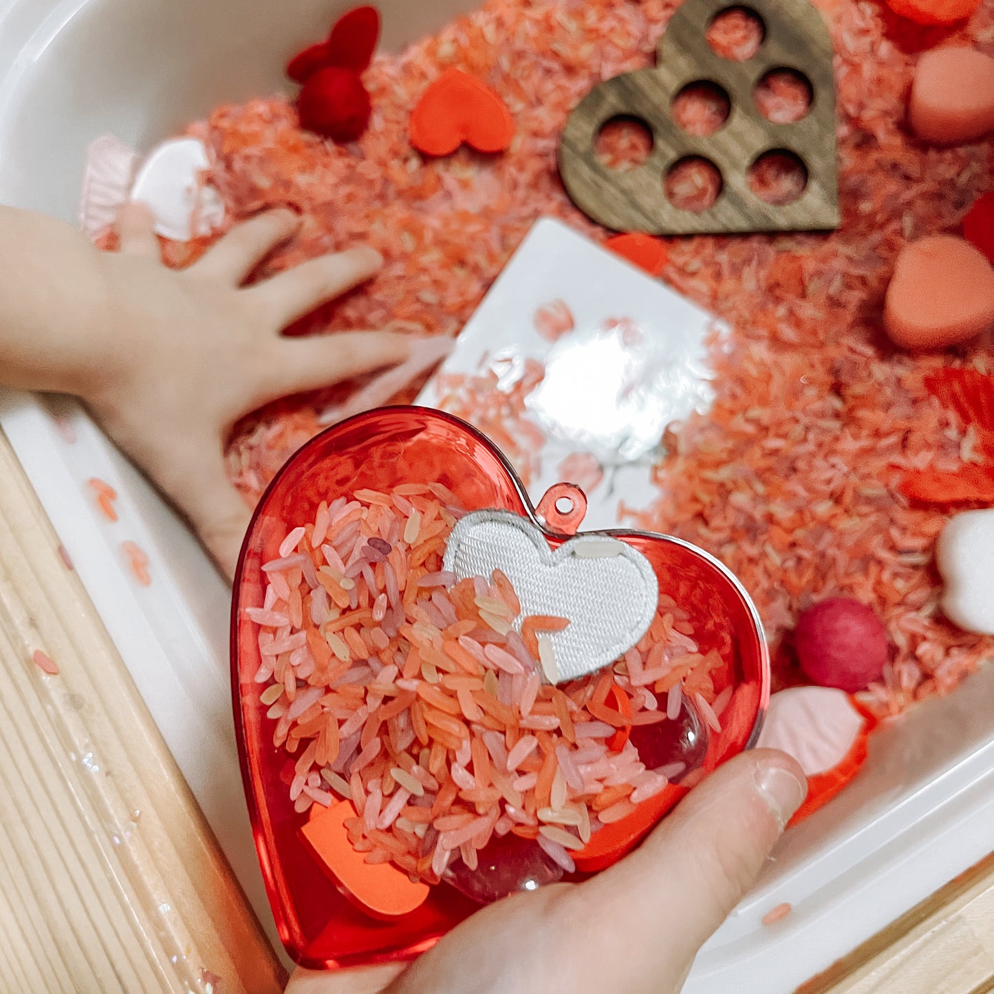 Boite sensorielle Saint-Valentin